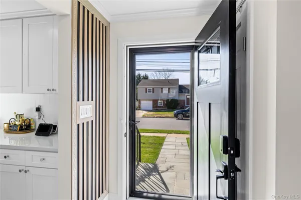$1,050,000 | 85 Massapequa Avenue, Massapequa, NY 11758