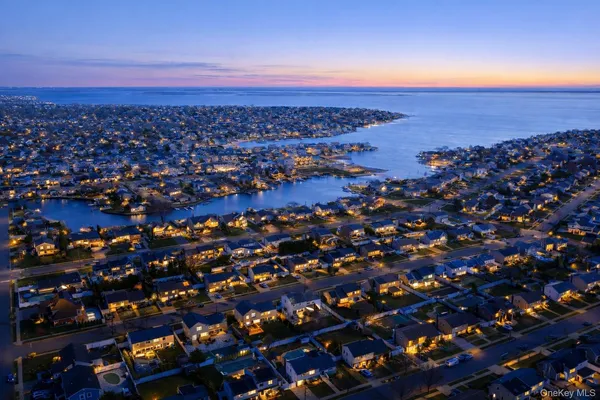 $1,050,000 | 85 Massapequa Avenue, Massapequa, NY 11758