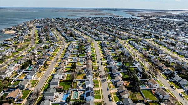 $1,050,000 | 85 Massapequa Avenue, Massapequa, NY 11758