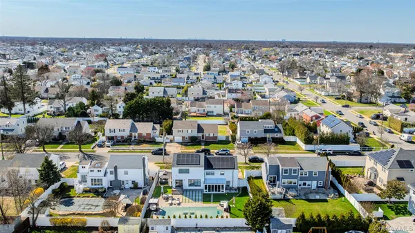 $1,050,000 | 85 Massapequa Avenue, Massapequa, NY 11758