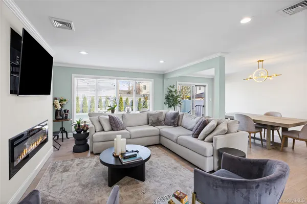 $1,050,000 | 85 Massapequa Avenue, Massapequa, NY 11758