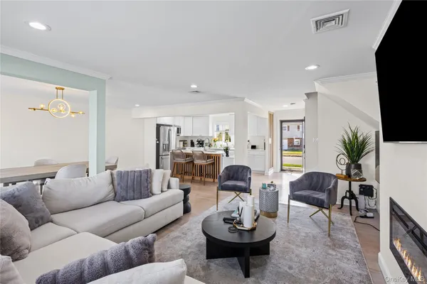$1,050,000 | 85 Massapequa Avenue, Massapequa, NY 11758