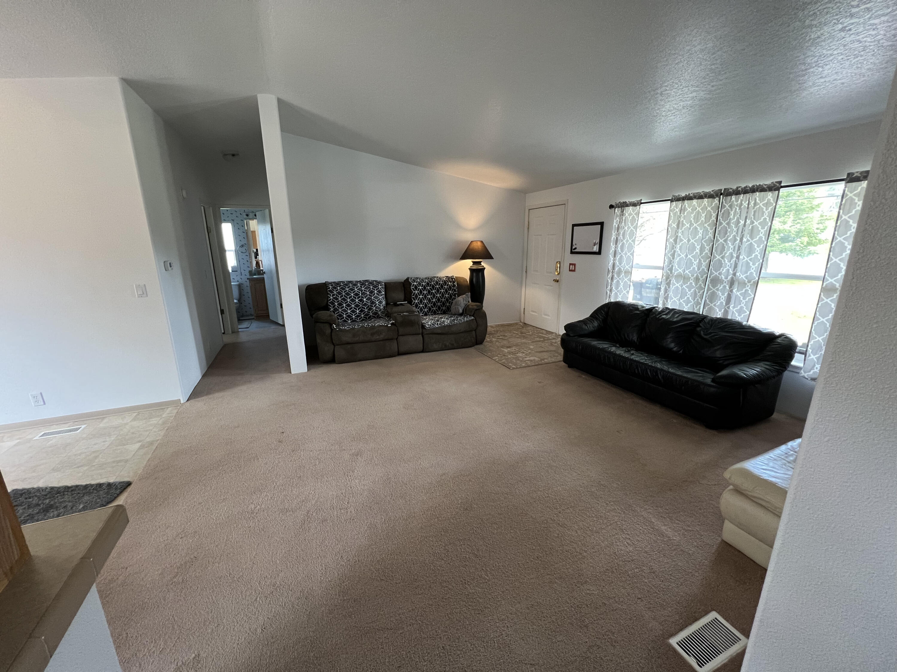 451 Alameda Street Merlin, OR 97532 - Photo 9 of 30 IMG_0175