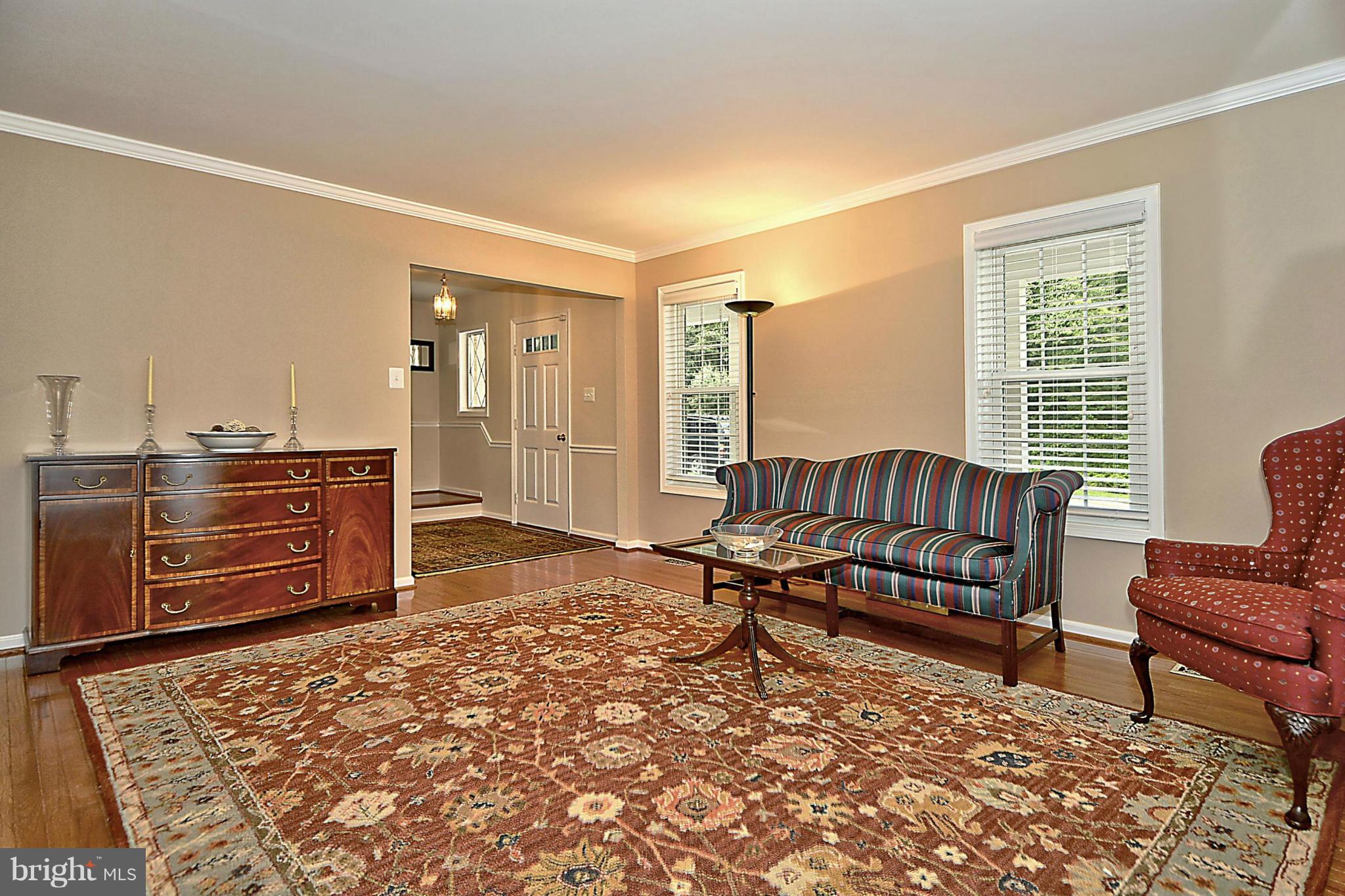8537 Innisfree Drive Springfield, VA 22153 - Photo 3 of 30 Living Room