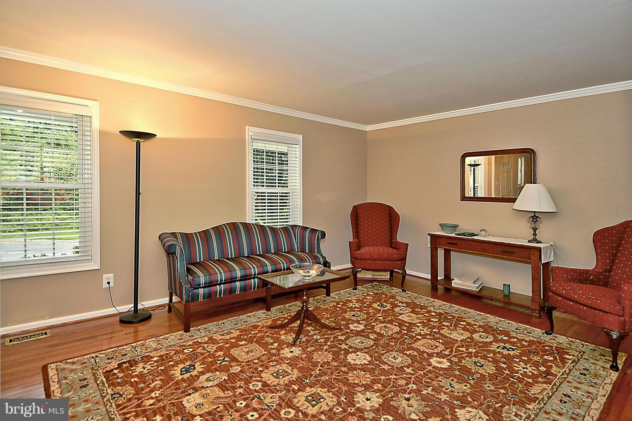 8537 Innisfree Drive Springfield, VA 22153 - Photo 4 of 30 Living Room
