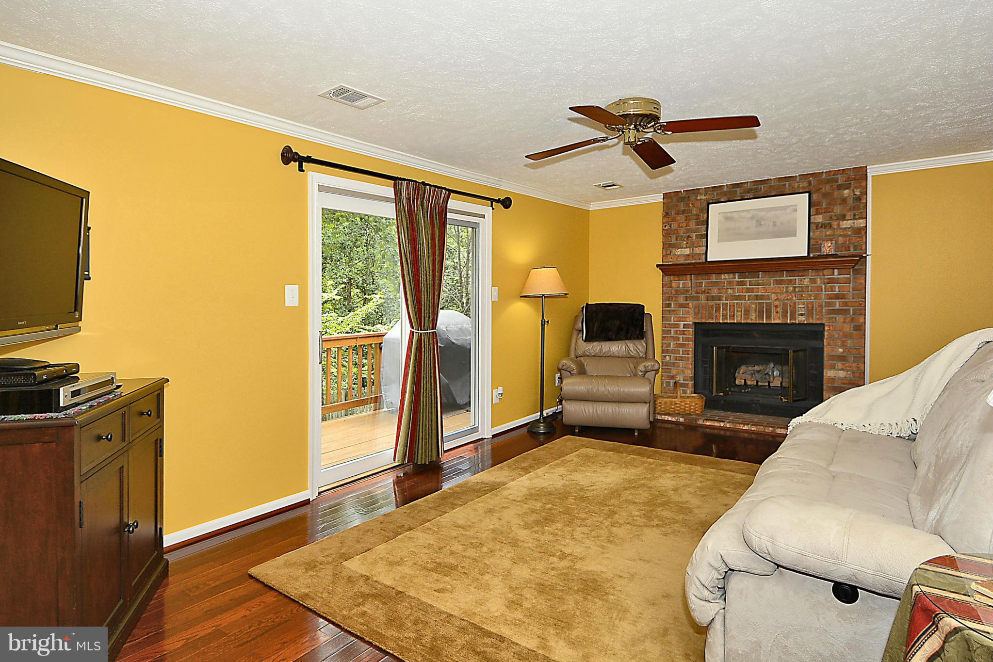 8537 Innisfree Drive Springfield, VA 22153 - Photo 6 of 30 Family Room