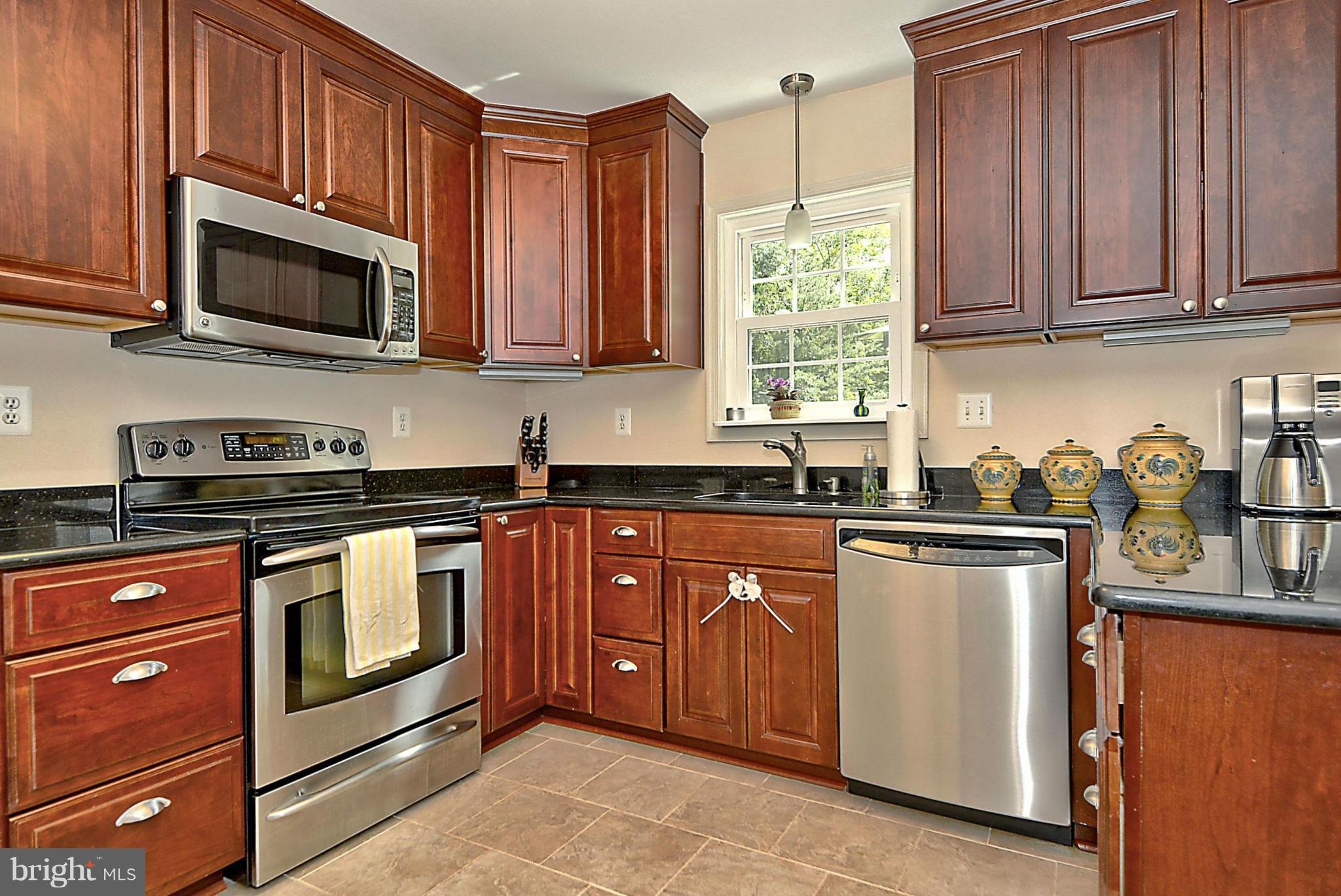 8537 Innisfree Drive Springfield, VA 22153 - Photo 8 of 30 Kitchen