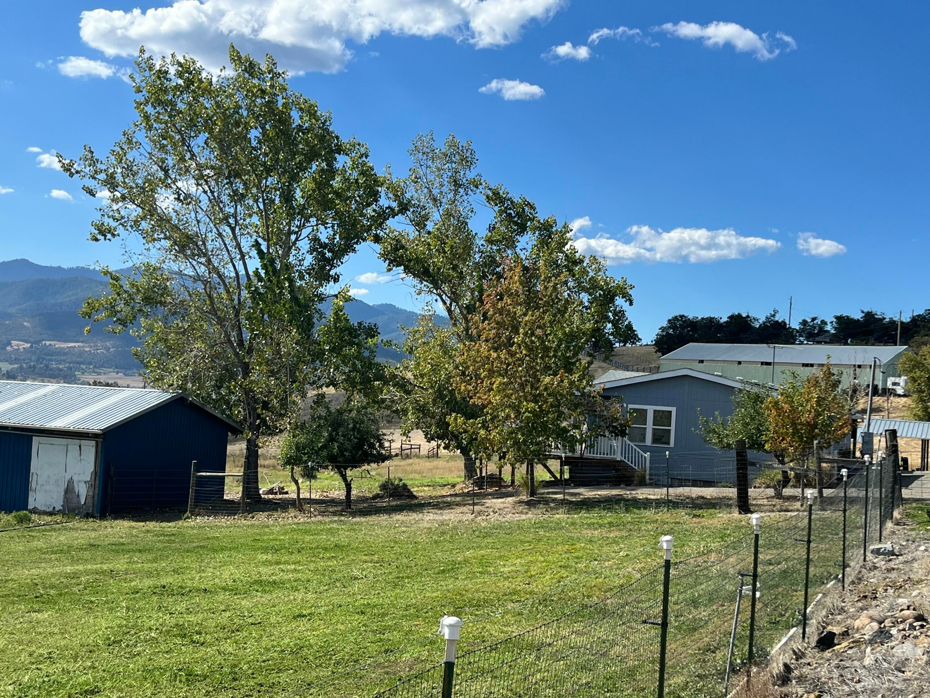 4234 Payne Road Medford, OR 97504 - Photo 3 of 19 IMG_8714