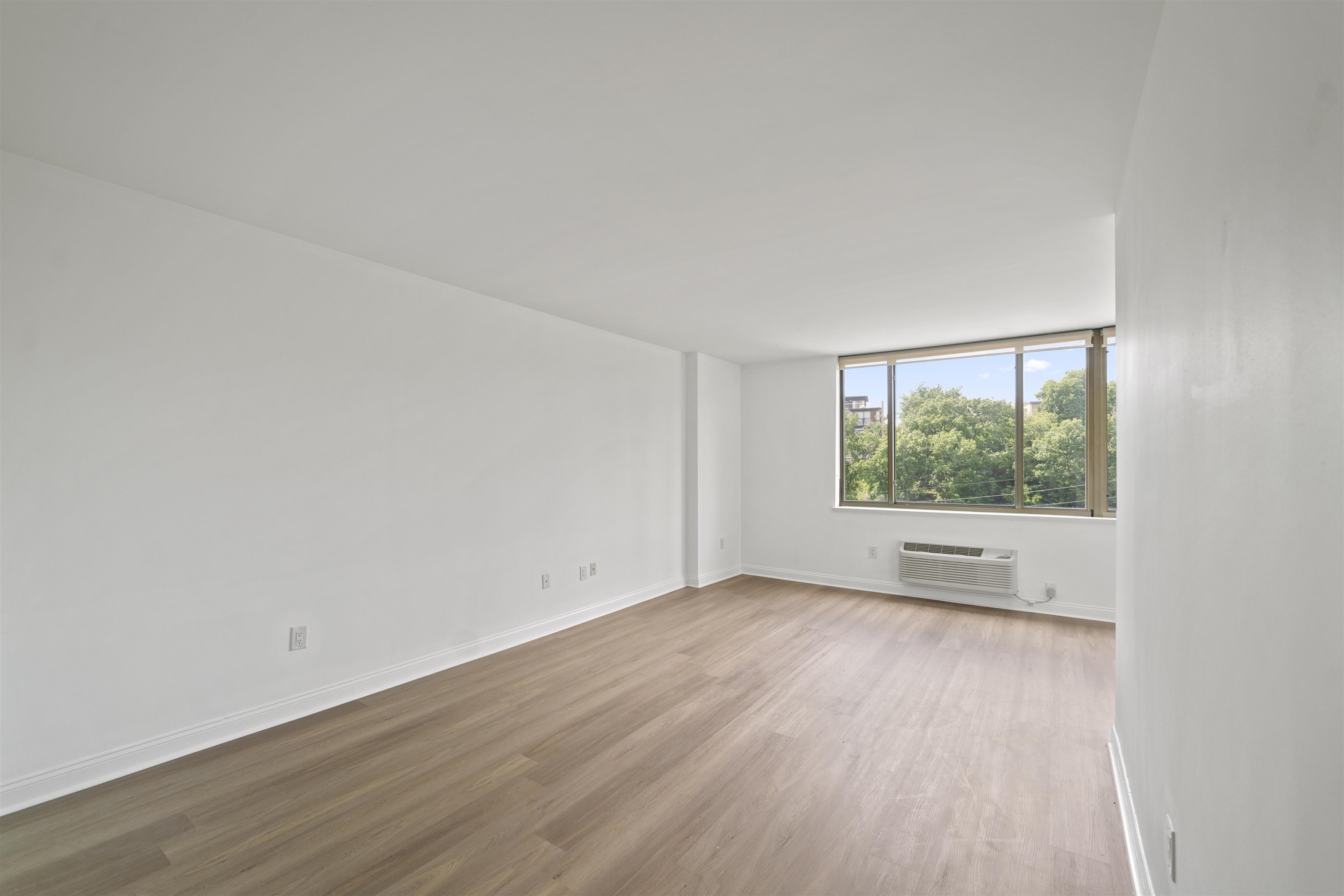99 Gorge Road, Unit 711 Edgewater, NJ 07020 - Photo 5 of 16