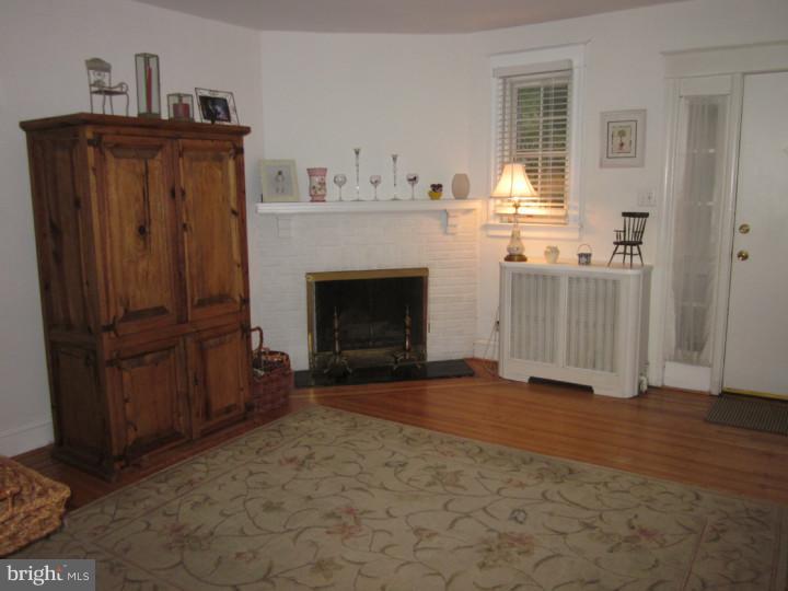 308 Boyer Road Cheltenham, PA 19012 - Photo 3 of 16 Living Room