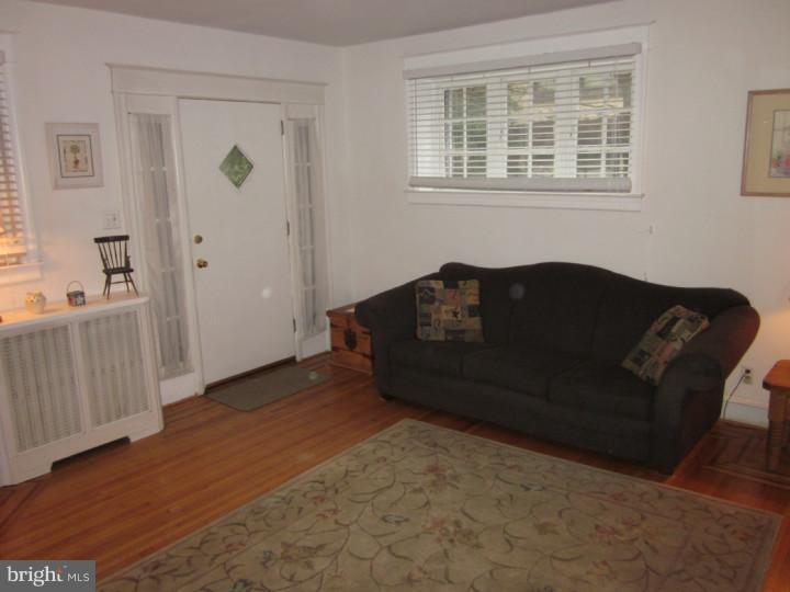 308 Boyer Road Cheltenham, PA 19012 - Photo 4 of 16 Living Room