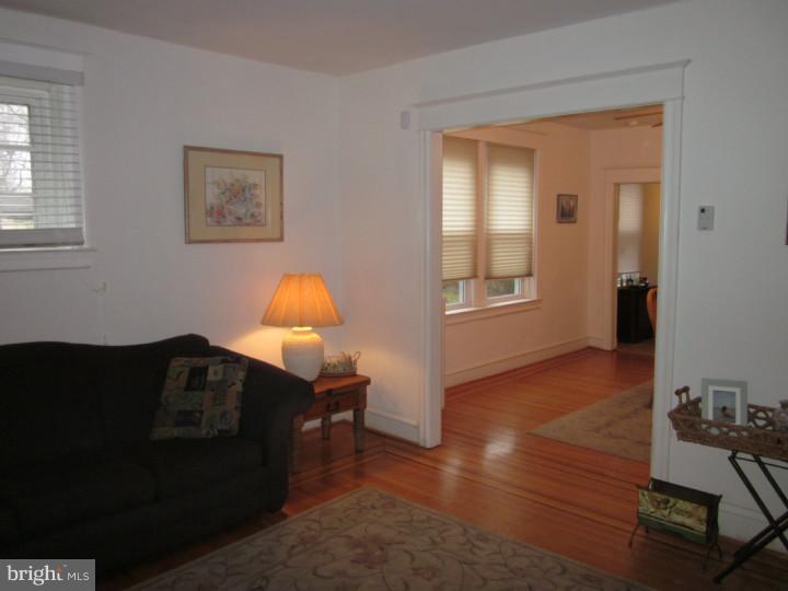 308 Boyer Road Cheltenham, PA 19012 - Photo 5 of 16 Living Room