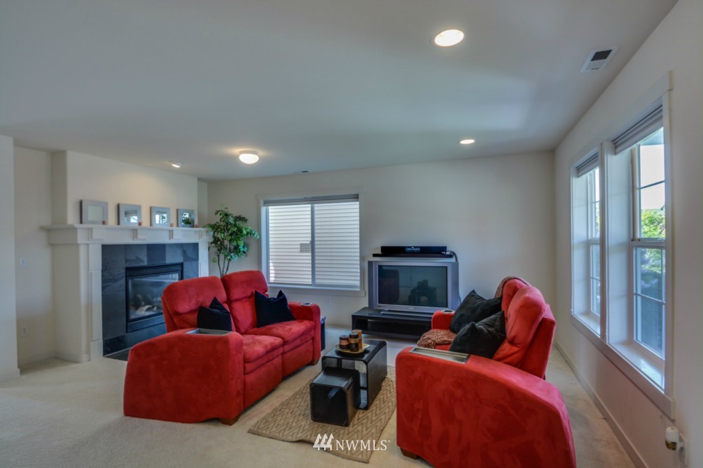 3912 154th Place Southeast Bothell, WA 98012 - Photo 3 of 23 Gallery Image 3