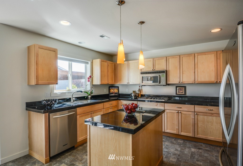 3912 154th Place Southeast Bothell, WA 98012 - Photo 4 of 23 Gallery Image 4