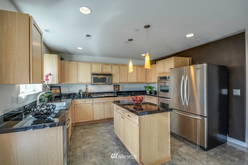 3912 154th Place Southeast Bothell, WA 98012 - Photo 5 of 23 Gallery Image 5