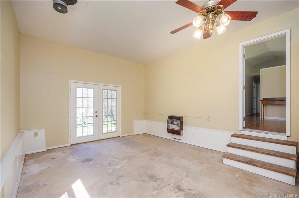 161 Round Rock Road Clyde, NC 28721 - Photo 15 of 25