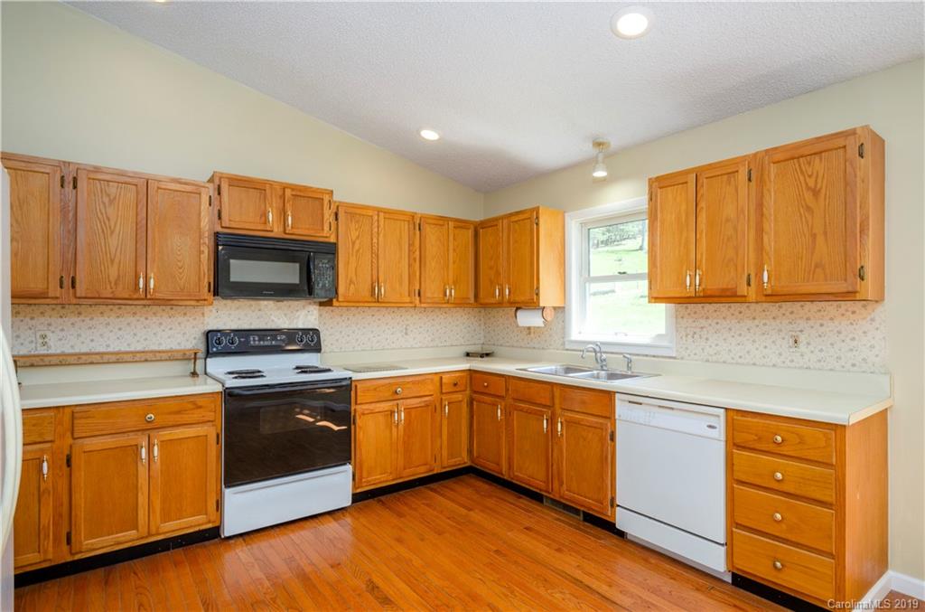 161 Round Rock Road Clyde, NC 28721 - Photo 9 of 25