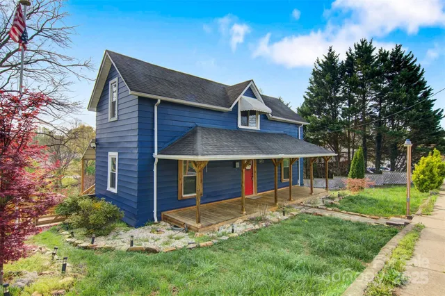 $279,990 | 403 Spruce Street Southwest, Lenoir, NC 28645