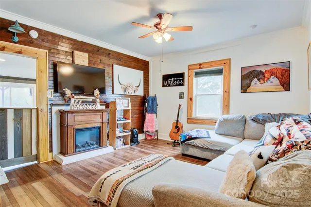 $279,990 | 403 Spruce Street Southwest, Lenoir, NC 28645