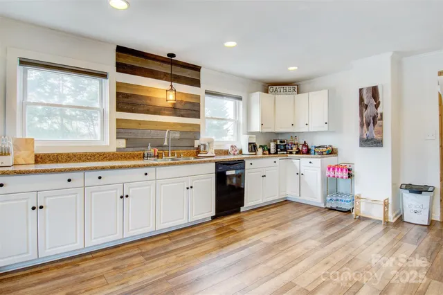 $279,990 | 403 Spruce Street Southwest, Lenoir, NC 28645