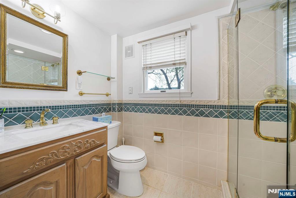 125 Rutgers Place Nutley, NJ 07110 - Photo 12 of 31