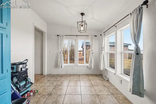 a view of an entryway with livingroom