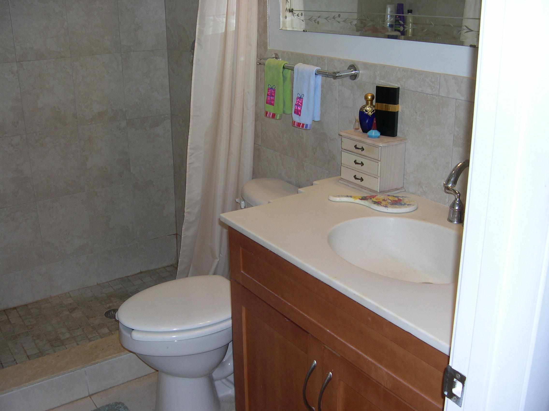 1188 Commodore Court, Unit 105 Fort Pierce, FL 34949 - Photo 21 of 27 Guest Bath