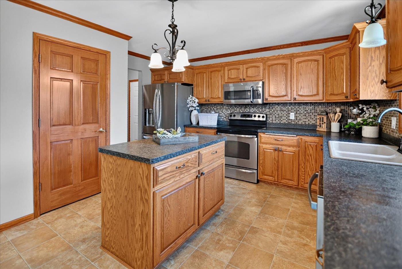 606 Cobblestone Way Watertown, WI 53094 - Photo 18 of 54