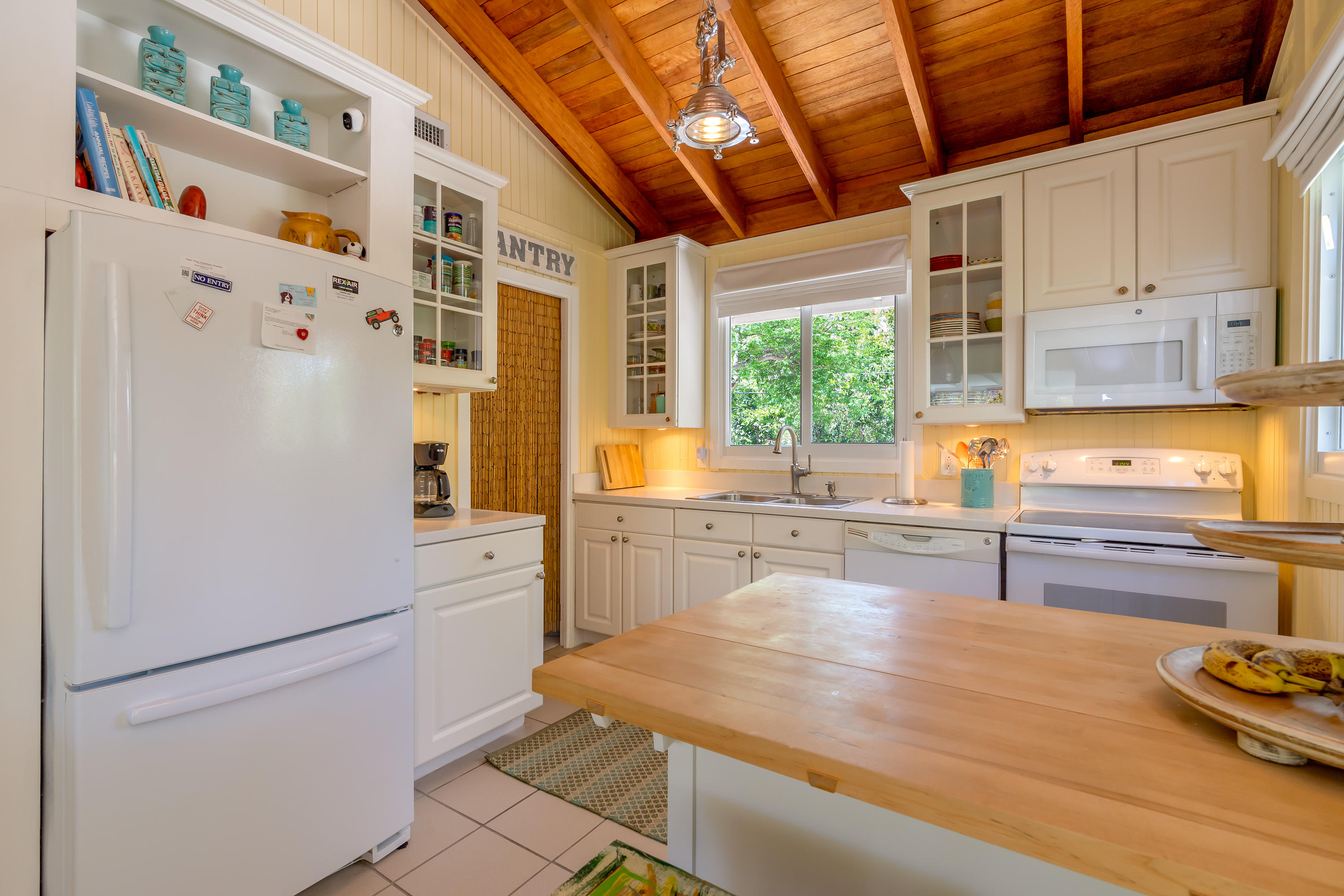280 Key Honey Road Tavernier, FL 33070 - Photo 11 of 41 Vaulted Ceilings