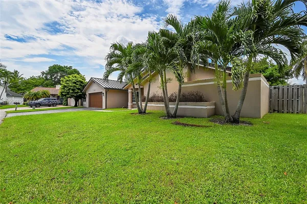 $6,000 | 9841 Southwest 1st Street, Unit 9841, Plantation, FL 33324