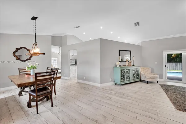 $6,000 | 9841 Southwest 1st Street, Unit 9841, Plantation, FL 33324