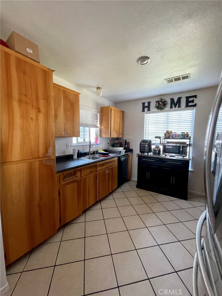 9654 Timothy Court Delhi, CA 95315 - Photo 3 of 18 a kitchen with stainless steel appliances granite countertop a refrigerator and a sink