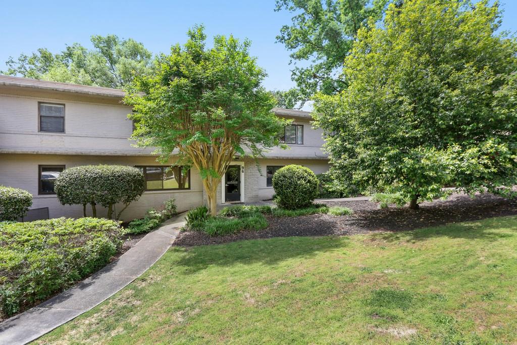 Awesome central location with easy freeway access, close to the beltline and a short walk to restaurants, parks and so  much more.