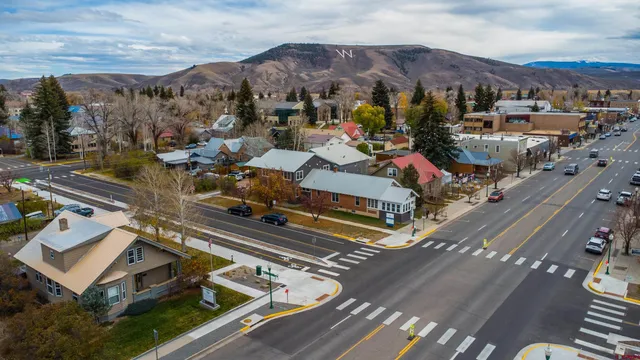 a view of multiple houses with a yard