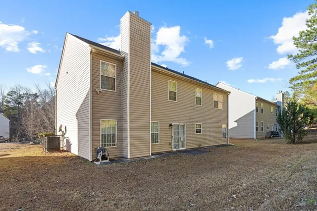 a view of a house with a backyard