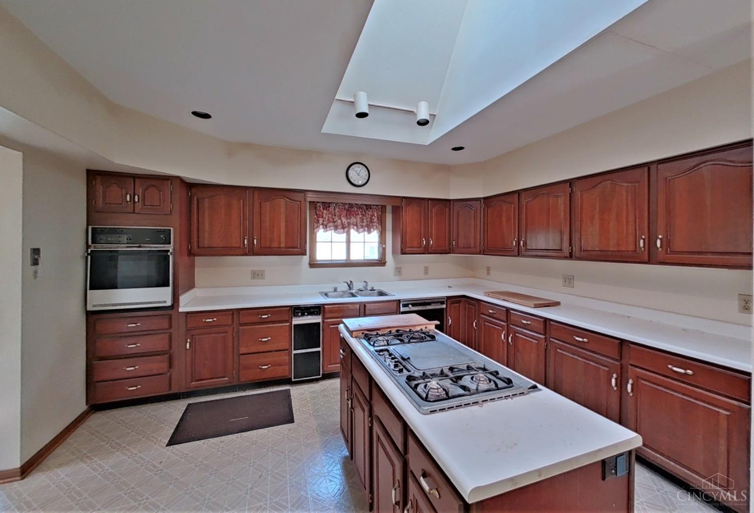132 Sheffield Road Cincinnati, OH 45240 - Photo 8 of 33 Gallery Image 8