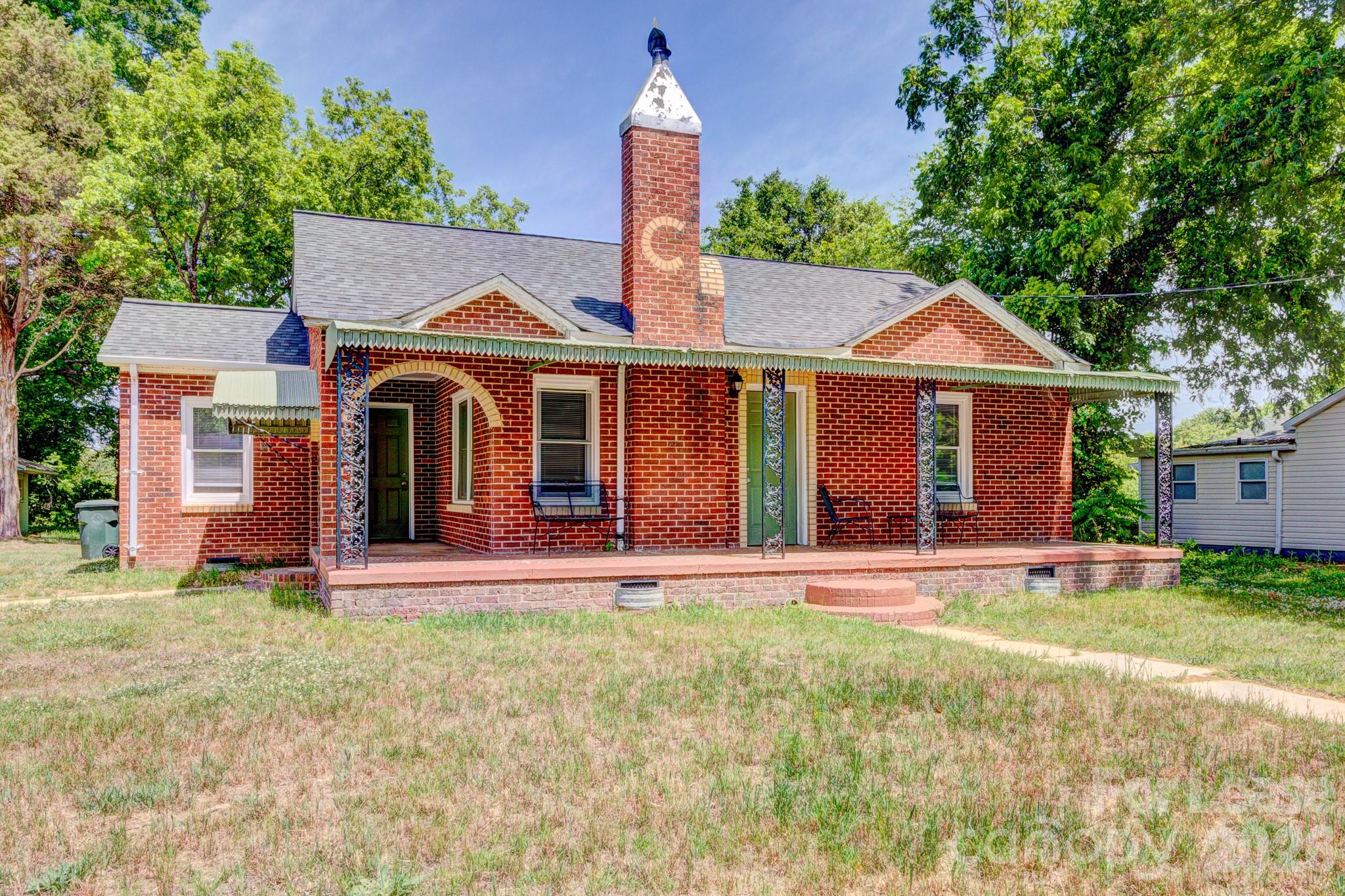1006 Delview Road Cherryville, NC 28021 - Photo 2 of 10 front view of a house with a yard