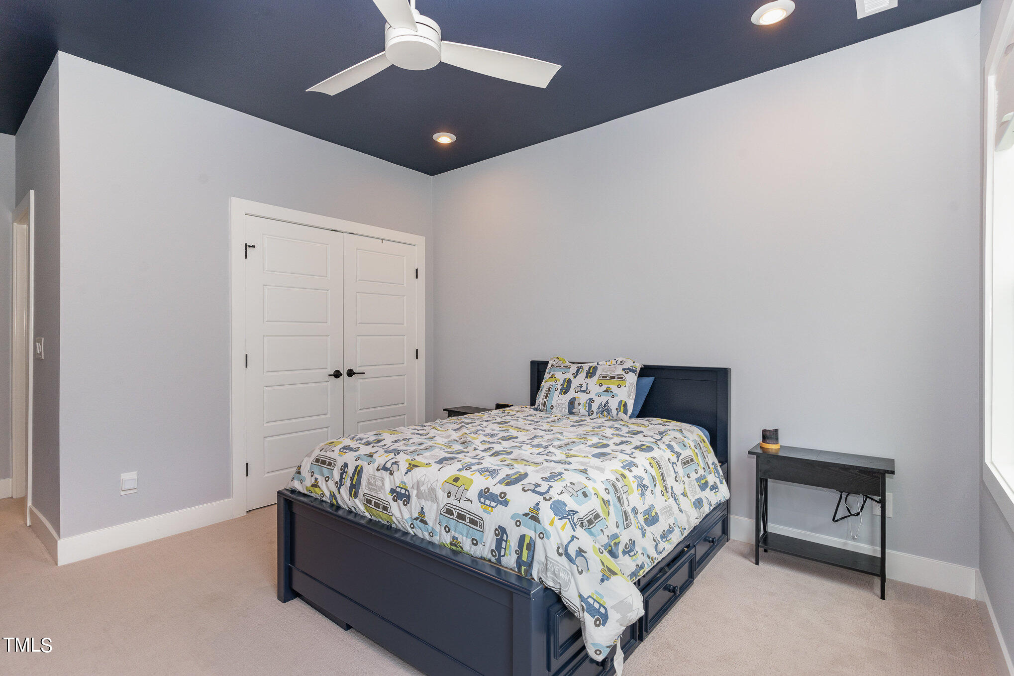 183 Post Oak Road Chapel Hill, NC 27516 - Photo 31 of 51 a bedroom with a bed and a night lamp