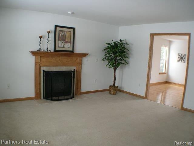 8300 Pinckney Road Pinckney, MI 48169 - Photo 5 of 10 Living Room