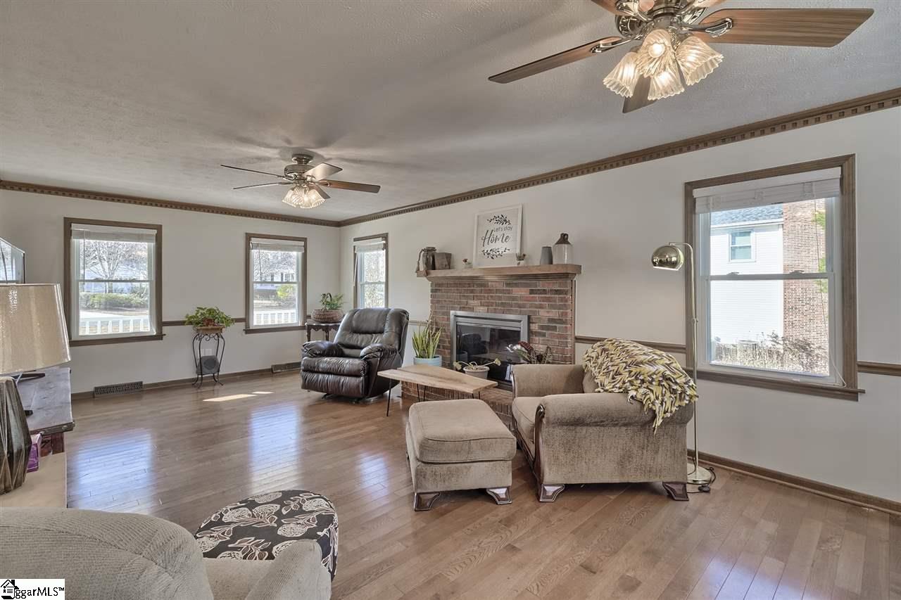 318 Quail Run Circle Fountain Inn, SC 29644 - Photo 8 of 33 Gallery Image 8
