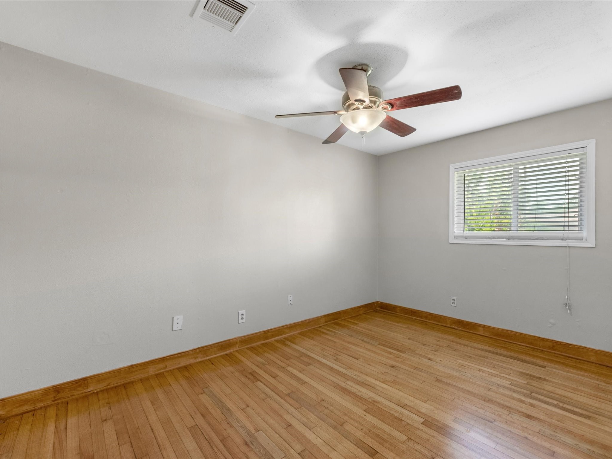 10319 Dunvegan Way Houston, TX 77013 - Photo 14 of 18