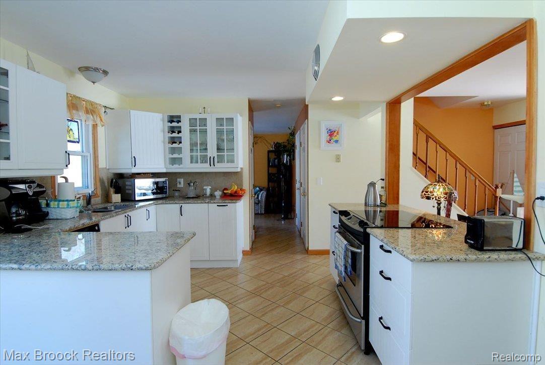 4032 Elmhurst Road Waterford, MI 48328 - Photo 5 of 16 Add Kichen Views
