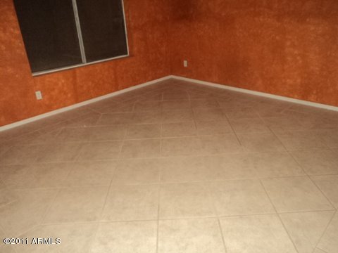 2202 West Utopia Road Phoenix, AZ 85027 - Photo 11 of 12 Living room