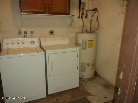 2202 West Utopia Road Phoenix, AZ 85027 - Photo 10 of 12 Laundry Room