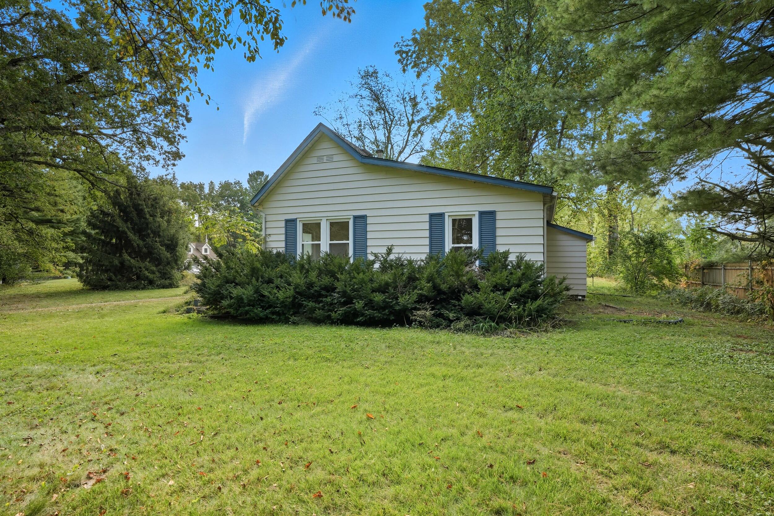 450 East Greening Road Chesterton, IN 46304 - Photo 49 of 56 a house view with a garden space