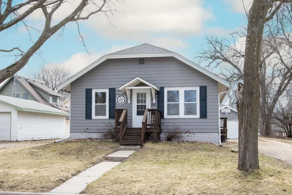 $199,900 | 303 Grove Street Southeast, Mapleton, MN 56065