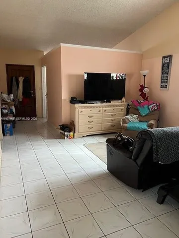 $435,000 | 2566 West 73rd Place, Hialeah, FL 33016