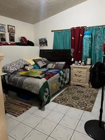 $435,000 | 2566 West 73rd Place, Hialeah, FL 33016