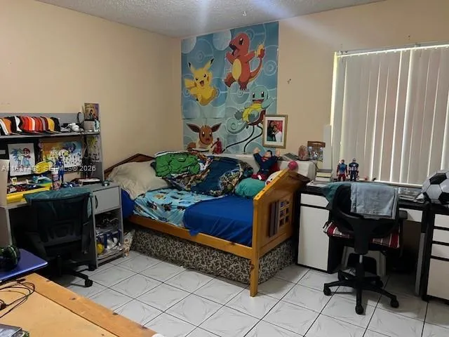 $435,000 | 2566 West 73rd Place, Hialeah, FL 33016