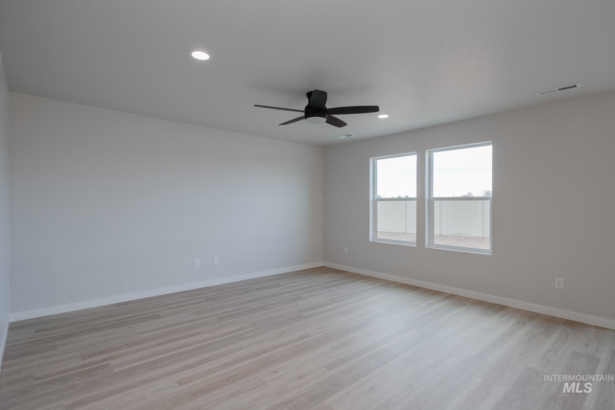 3089 South Maple Rnch Way Nampa, ID 83686 - Photo 8 of 22 Spare room featuring light wood-style floors, recessed lighting, and a ceiling fan